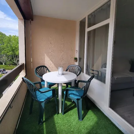 Beautiful Family Studio In The Heart Of Frejus Exterior photo